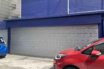 5 Storey Corner unit Shop-Office with Lift