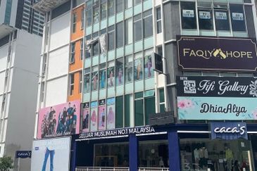 5 Storey Corner unit Shop-Office with Lift