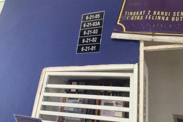 5 Storey Corner unit Shop-Office with Lift