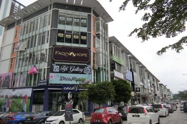 5 Storey Corner unit Shop-Office with Lift