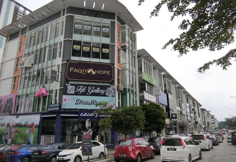 5 Storey Corner unit Shop-Office with Lift