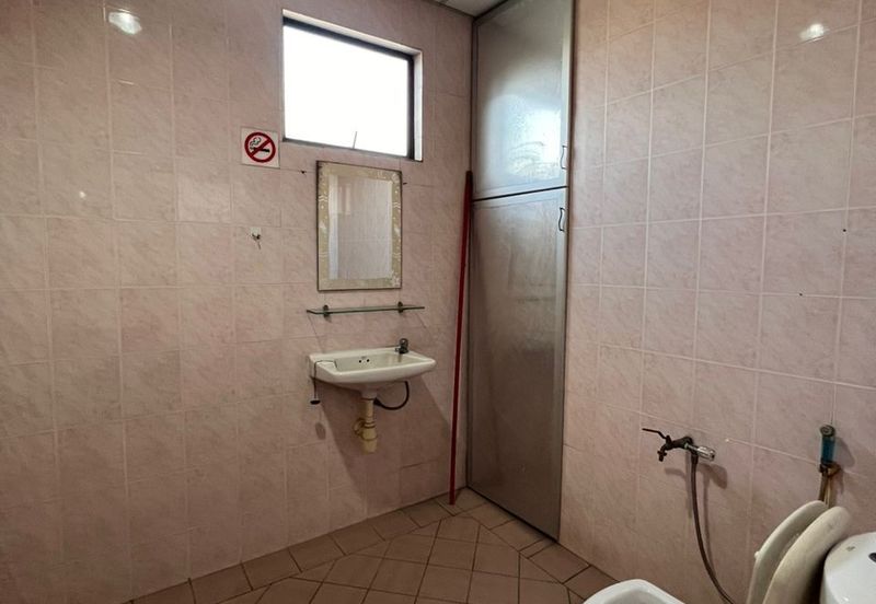 Taman Berkeley Klang 2nd floor Building for Rent