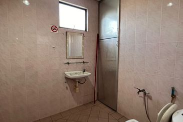 Taman Berkeley Klang 2nd floor Building for Rent