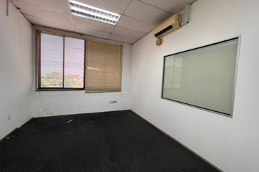 Taman Berkeley Klang 2nd floor Building for Rent