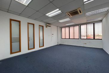 Taman Berkeley Klang 2nd floor Building for Rent