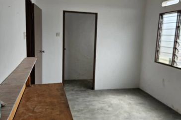 Double Storey Terrace @ Perumahan Awam Langkap Teluk Intan for Sale
