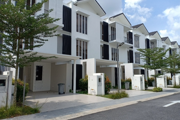 Emerald Bay @ Puteri harbour