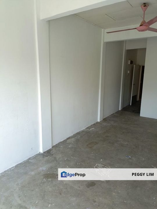 Low-Cost Flat For Sale At Pangsapuri Mawar, Bukit Serdang, Selangor, Seri Kembangan