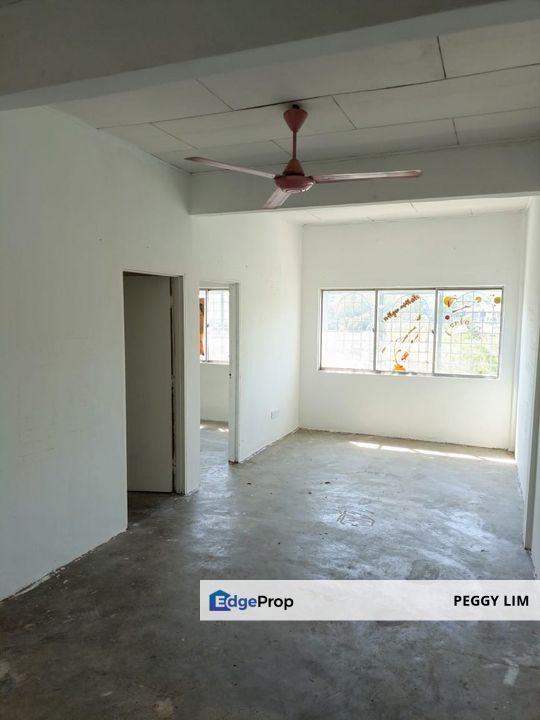 Low-Cost Flat For Sale At Pangsapuri Mawar, Bukit Serdang, Selangor, Seri Kembangan
