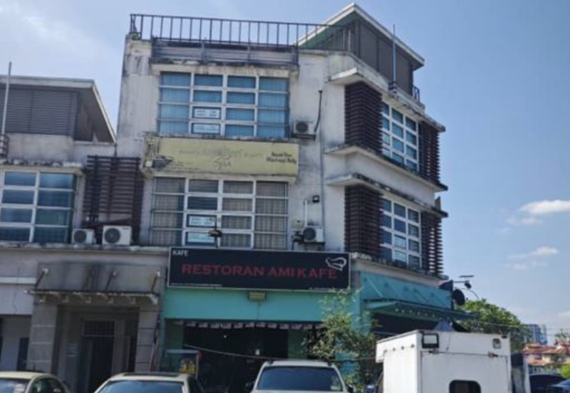 Corner Shoplot in Ttdi Jaya Shah Alam Facing Main road