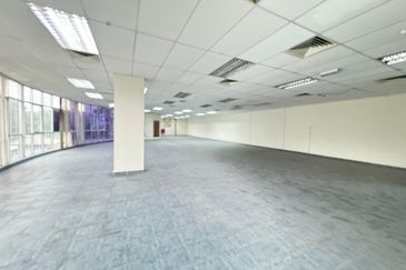 West Port, Pulau Indah