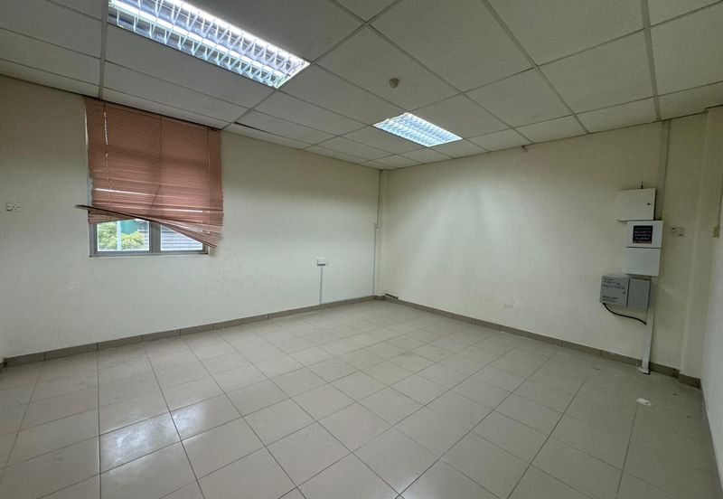 West Port, Pulau Indah