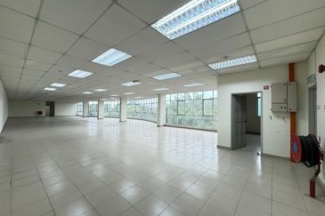 West Port, Pulau Indah