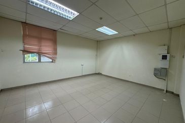 West Port, Pulau Indah