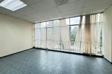 West Port, Pulau Indah