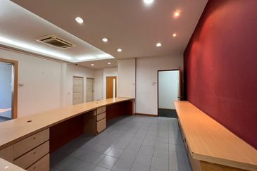 3 storey Shop Office For Sale/Rent, Taman Berkeley Klang, Klang