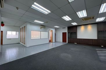 3 storey Shop Office For Sale/Rent, Taman Berkeley Klang, Klang