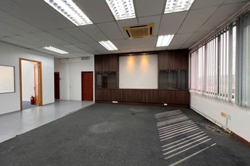 3 storey Shop Office For Sale/Rent, Taman Berkeley Klang, Klang