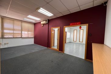 3 storey Shop Office For Sale/Rent, Taman Berkeley Klang, Klang