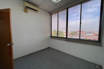 3 storey Shop Office For Sale/Rent, Taman Berkeley Klang, Klang