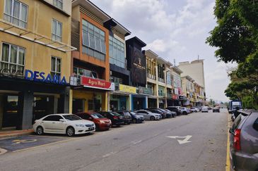 Renovated 1st shop lot to Rent