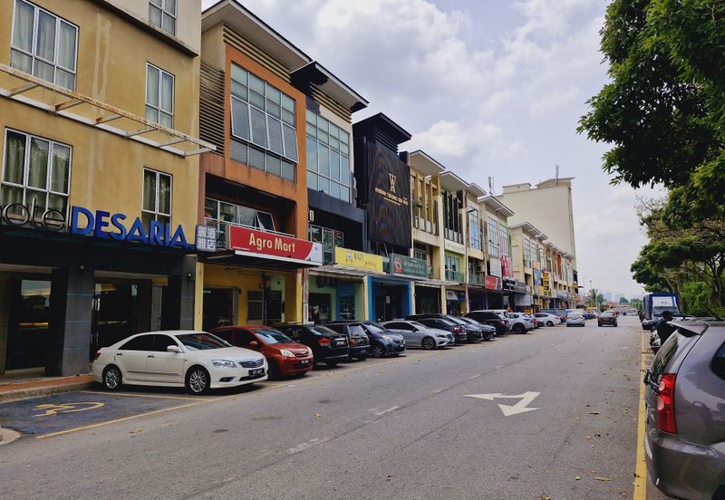 Renovated 1st shop lot to Rent