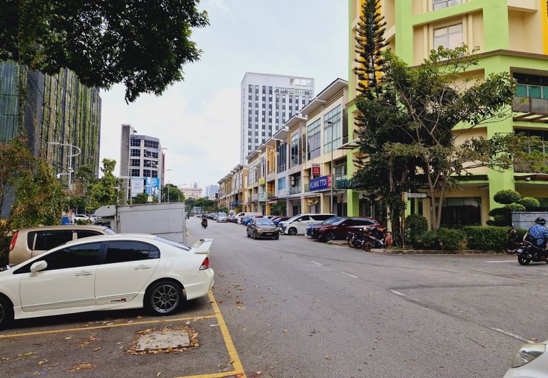 Renovated 1st shop lot to Rent