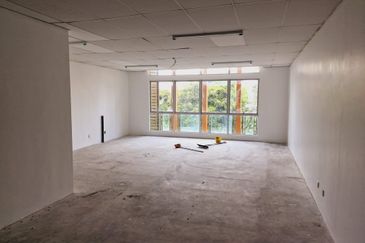 Renovated 1st shop lot to Rent