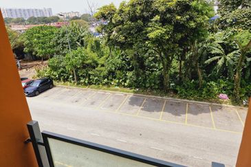 Renovated 1st shop lot to Rent