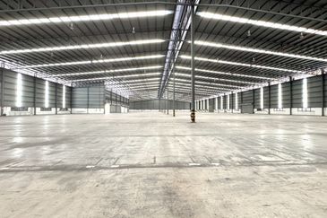 West Port, Pulau Indah