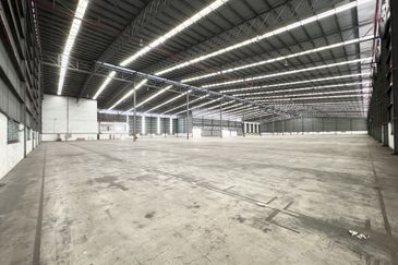 West Port, Pulau Indah