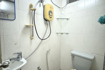 2.5 storey Bungalow House, SS 2/70, Petaling Jaya, Airbnb, 24 rooms