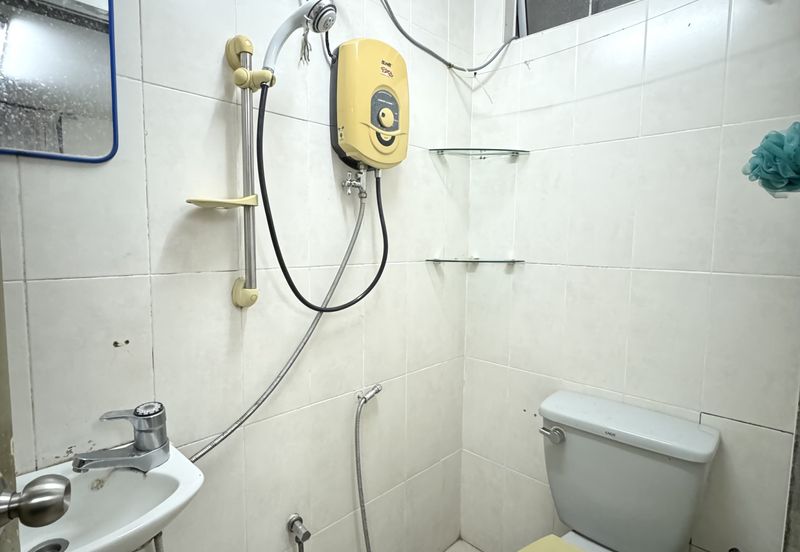 2.5 storey Bungalow House, SS 2/70, Petaling Jaya, Airbnb, 24 rooms