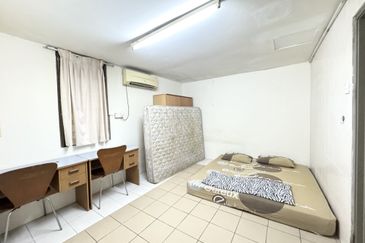 2.5 storey Bungalow House, SS 2/70, Petaling Jaya, Airbnb, 24 rooms