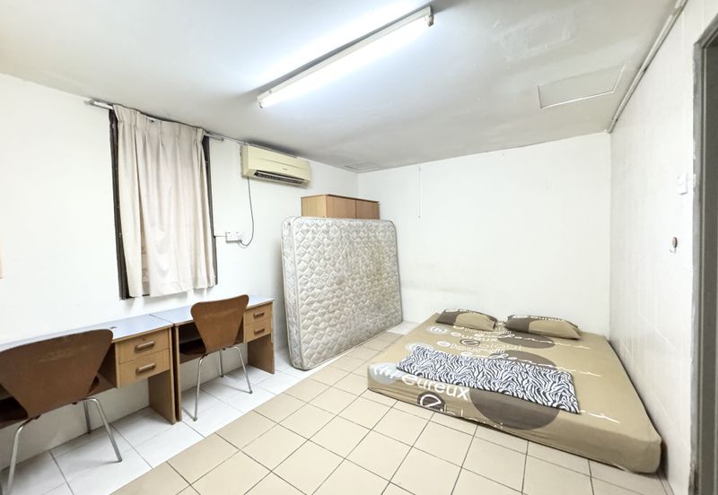 2.5 storey Bungalow House, SS 2/70, Petaling Jaya, Airbnb, 24 rooms