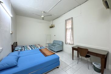 2.5 storey Bungalow House, SS 2/70, Petaling Jaya, Airbnb, 24 rooms