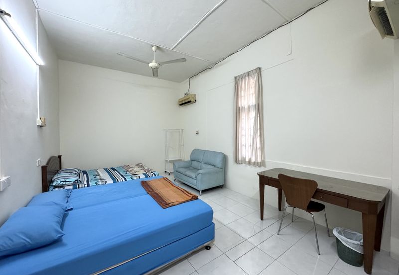2.5 storey Bungalow House, SS 2/70, Petaling Jaya, Airbnb, 24 rooms