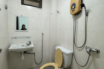 2.5 storey Bungalow House, SS 2/70, Petaling Jaya, Airbnb, 24 rooms