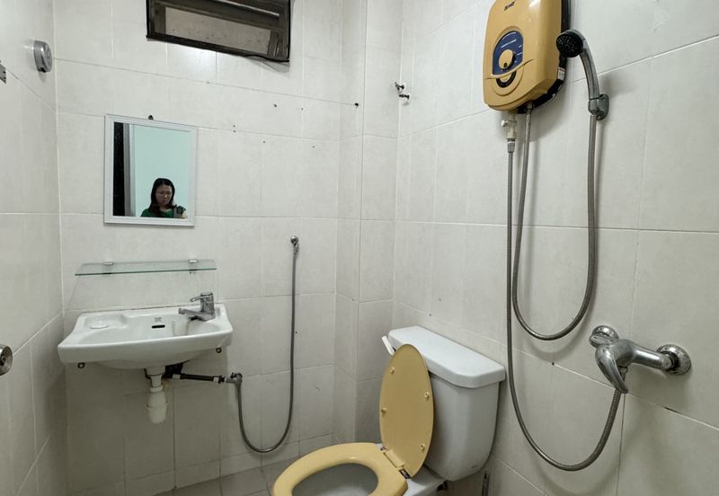 2.5 storey Bungalow House, SS 2/70, Petaling Jaya, Airbnb, 24 rooms