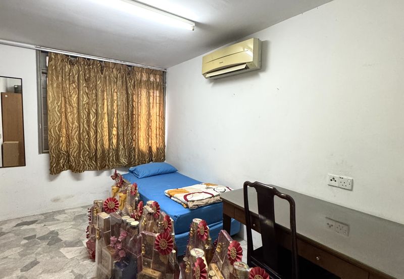 2.5 storey Bungalow House, SS 2/70, Petaling Jaya, Airbnb, 24 rooms