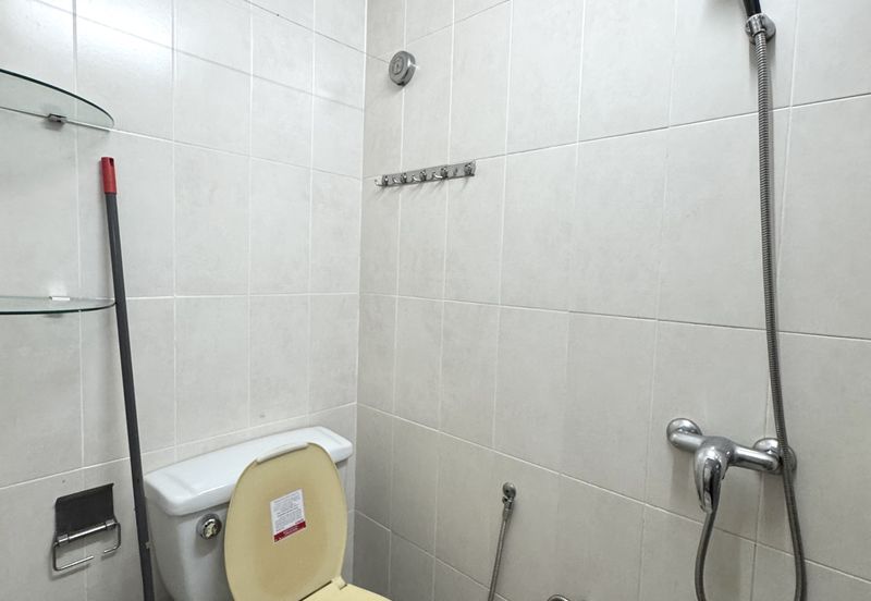 2.5 storey Bungalow House, SS 2/70, Petaling Jaya, Airbnb, 24 rooms