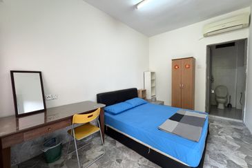 2.5 storey Bungalow House, SS 2/70, Petaling Jaya, Airbnb, 24 rooms