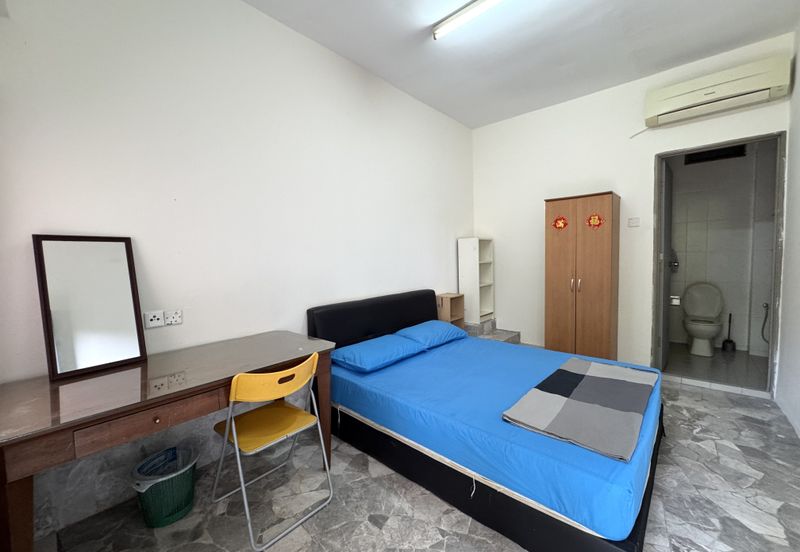 2.5 storey Bungalow House, SS 2/70, Petaling Jaya, Airbnb, 24 rooms