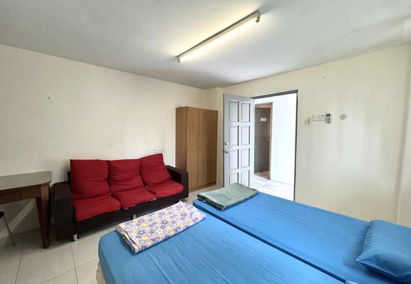 2.5 storey Bungalow House, SS 2/70, Petaling Jaya, Airbnb, 24 rooms