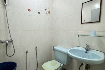 2.5 storey Bungalow House, SS 2/70, Petaling Jaya, Airbnb, 24 rooms
