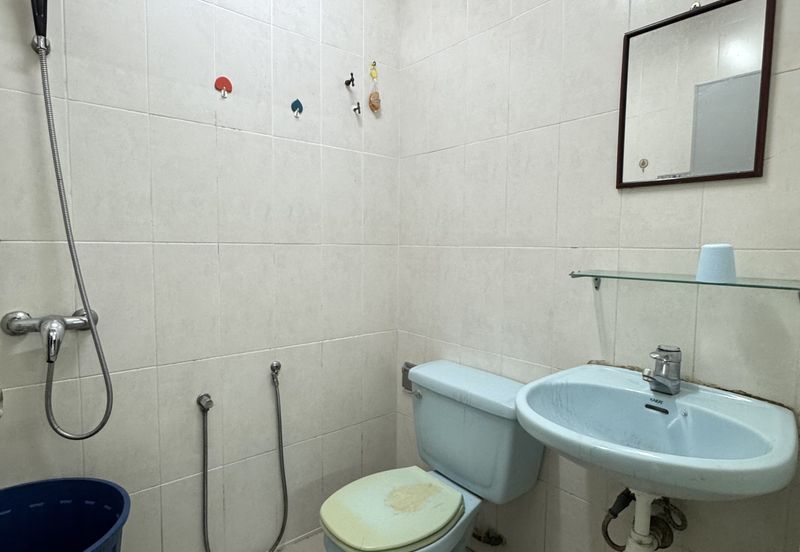 2.5 storey Bungalow House, SS 2/70, Petaling Jaya, Airbnb, 24 rooms