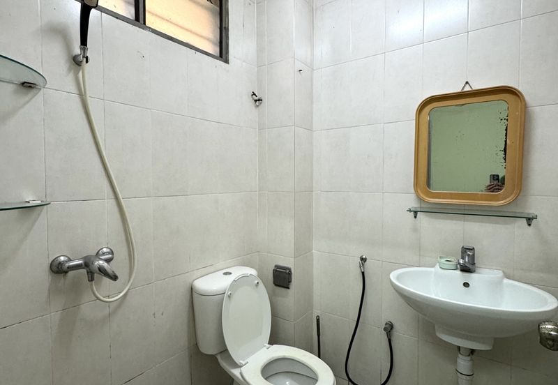 2.5 storey Bungalow House, SS 2/70, Petaling Jaya, Airbnb, 24 rooms