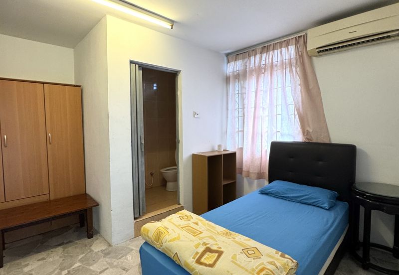 2.5 storey Bungalow House, SS 2/70, Petaling Jaya, Airbnb, 24 rooms