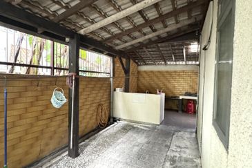 2.5 storey Bungalow House, SS 2/70, Petaling Jaya, Airbnb, 24 rooms
