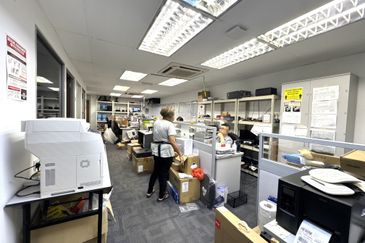 1.5 storey Factory Facing Main Road for Sale/Rent, Kampung Cempaka